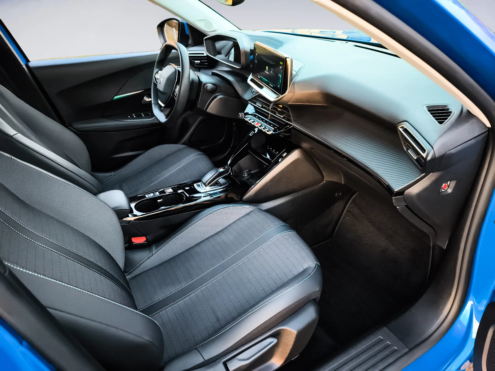 Hoofdafbeelding Peugeot e-2008