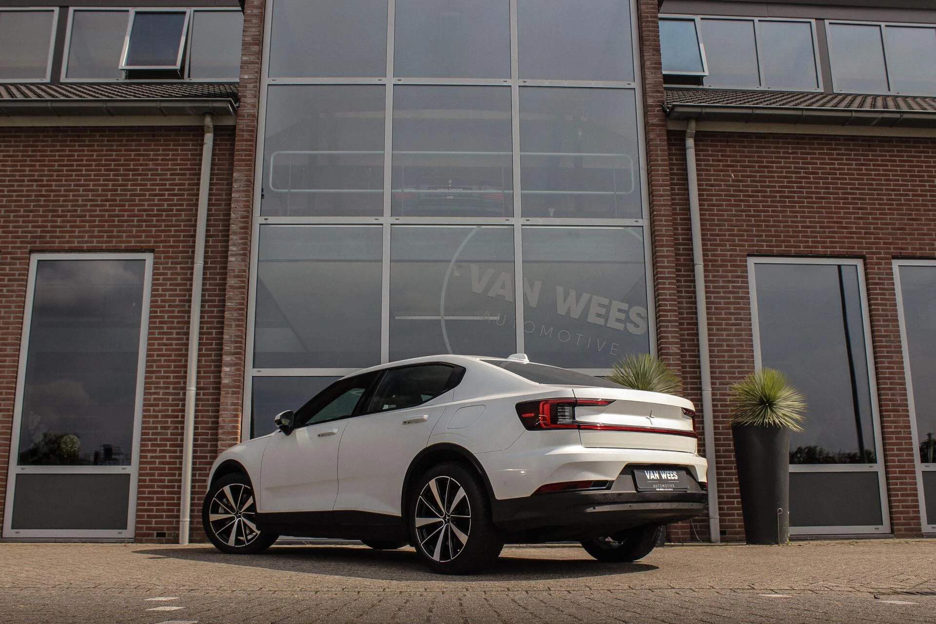 Hoofdafbeelding Polestar 2