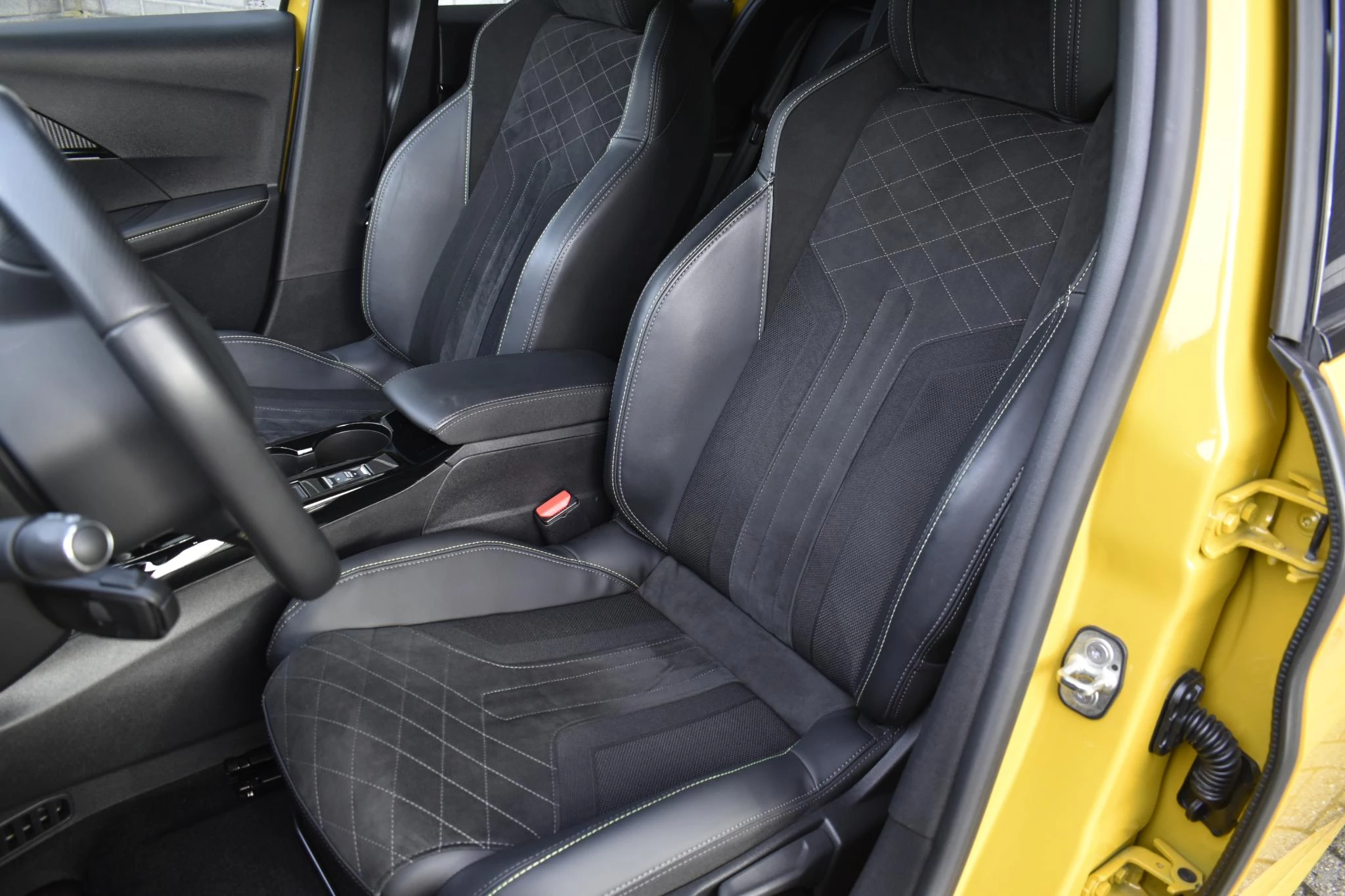 Hoofdafbeelding Peugeot e-208