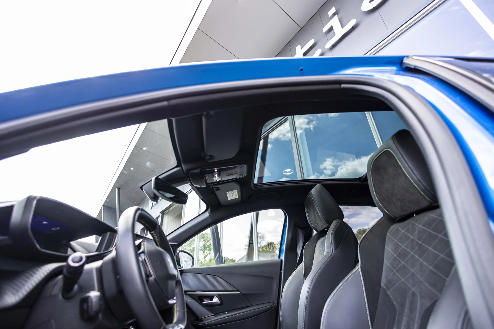 Hoofdafbeelding Peugeot e-208
