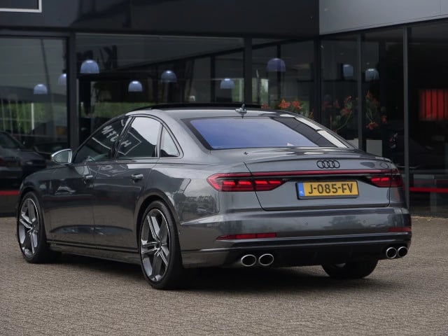 Hoofdafbeelding Audi S8