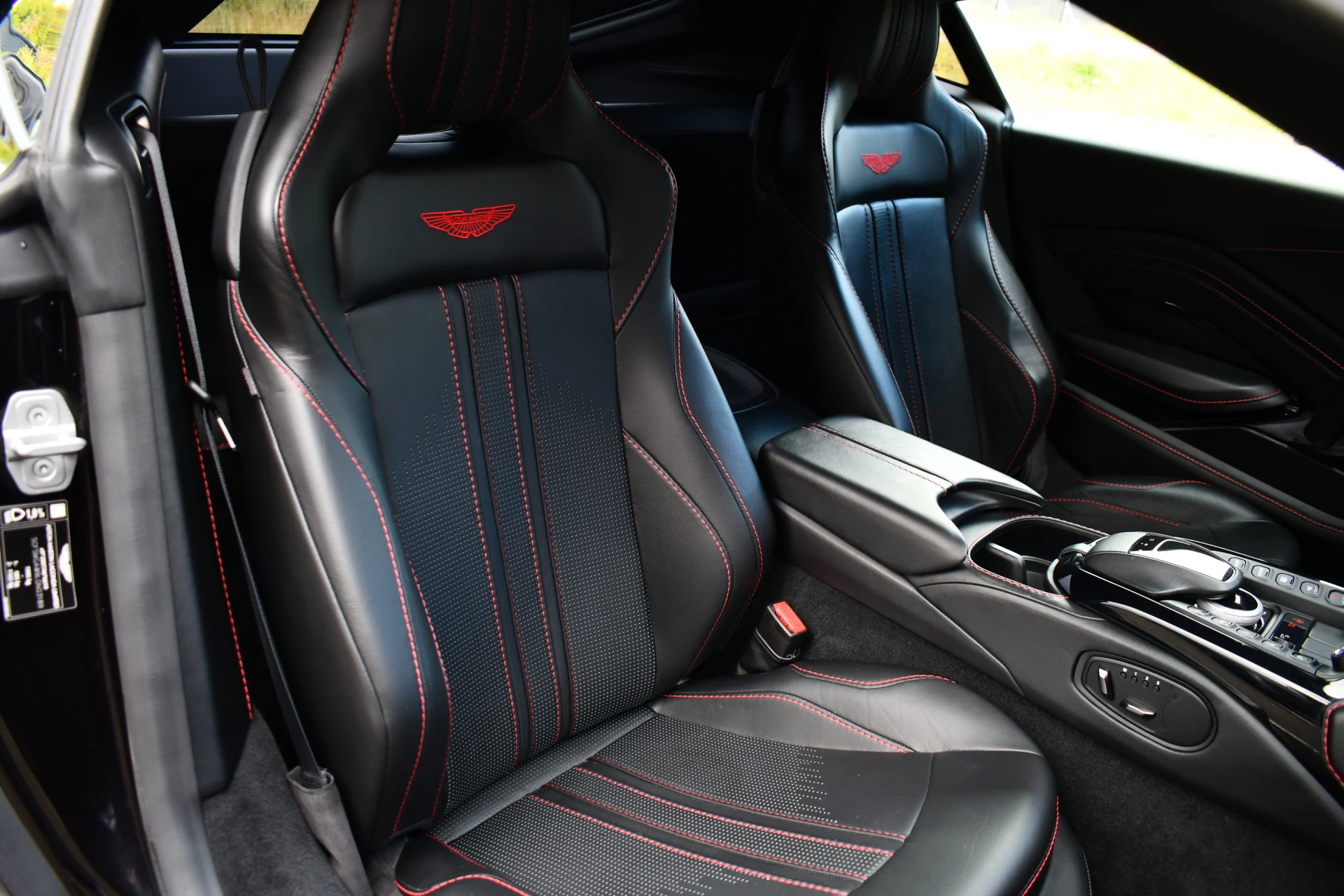 Hoofdafbeelding Aston Martin V8 Vantage