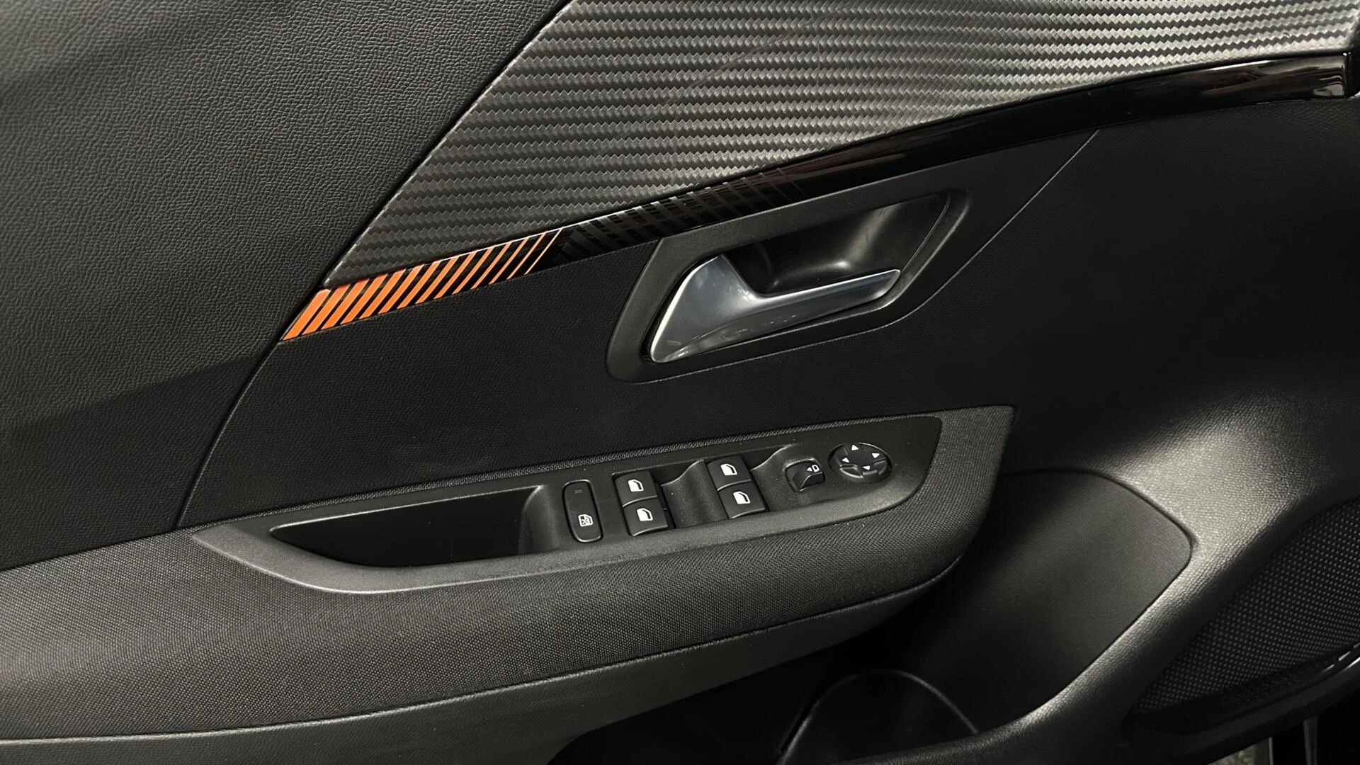 Hoofdafbeelding Peugeot e-208