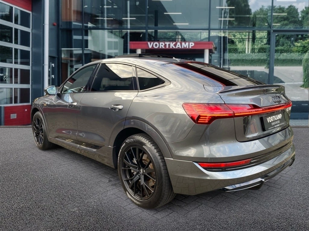 Hoofdafbeelding Audi e-tron