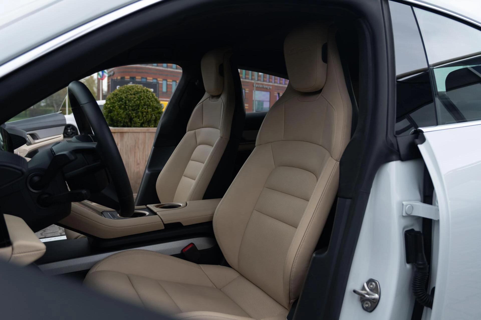 Hoofdafbeelding Porsche Taycan