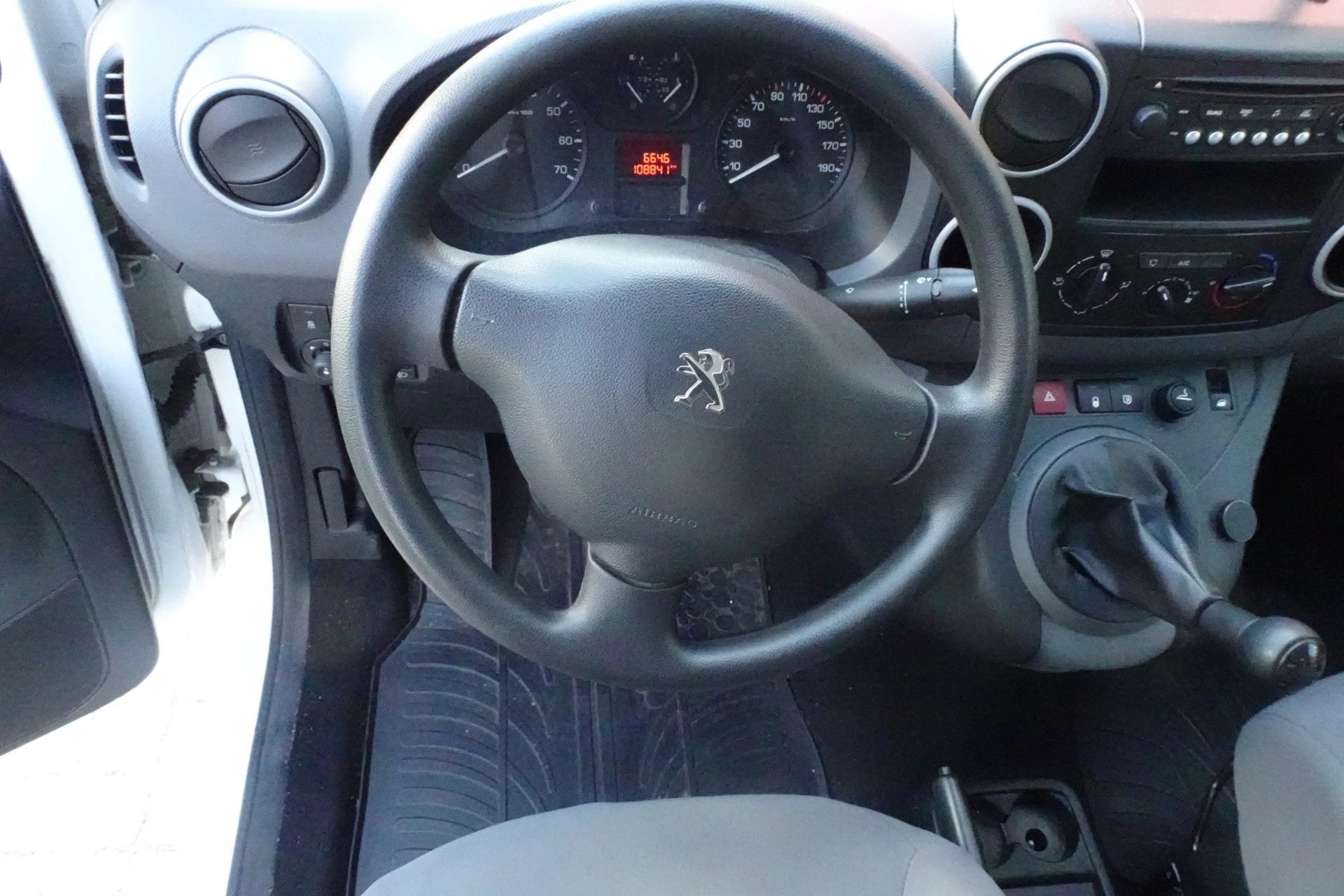 Hoofdafbeelding Peugeot Partner