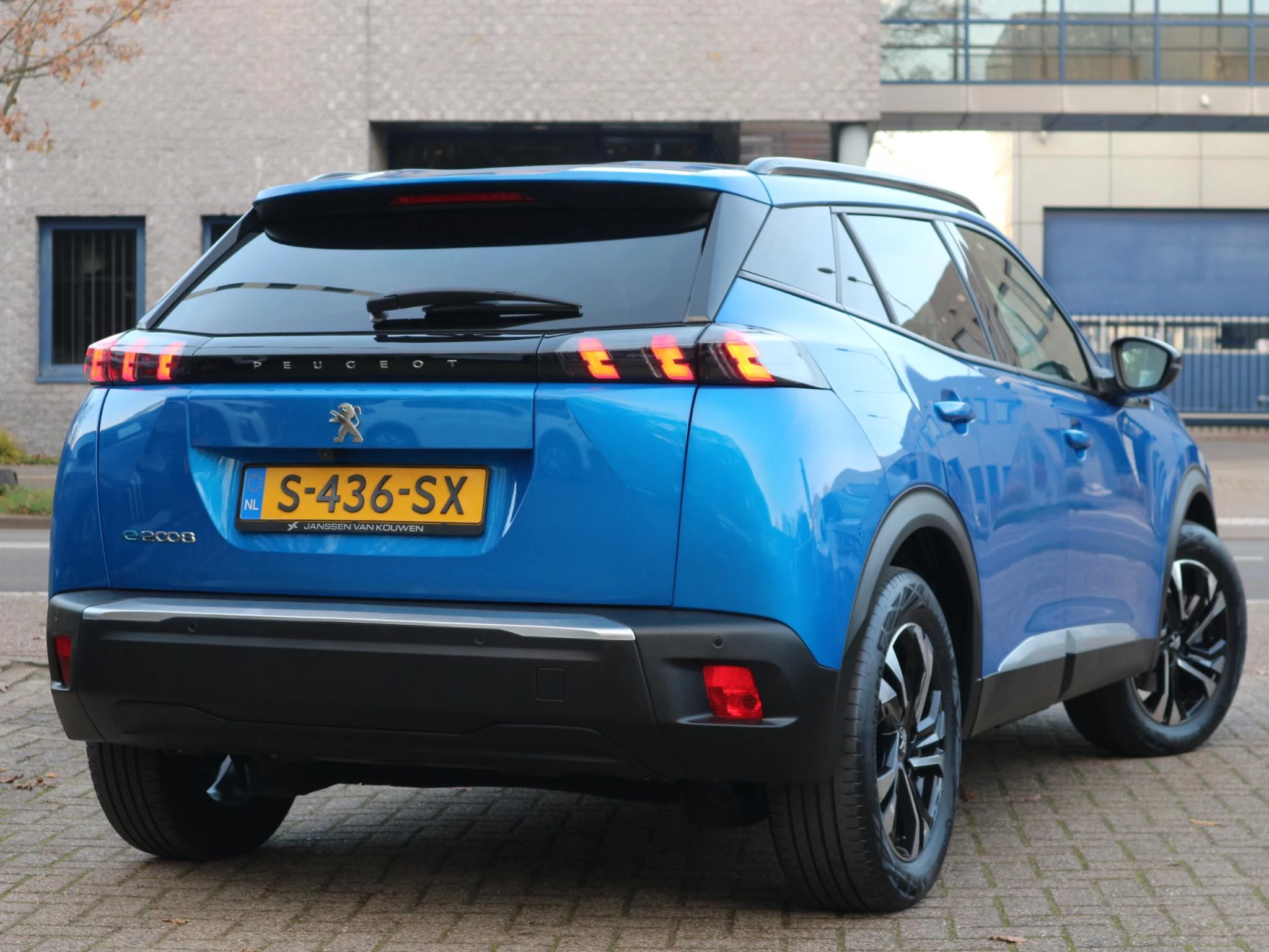 Hoofdafbeelding Peugeot e-2008