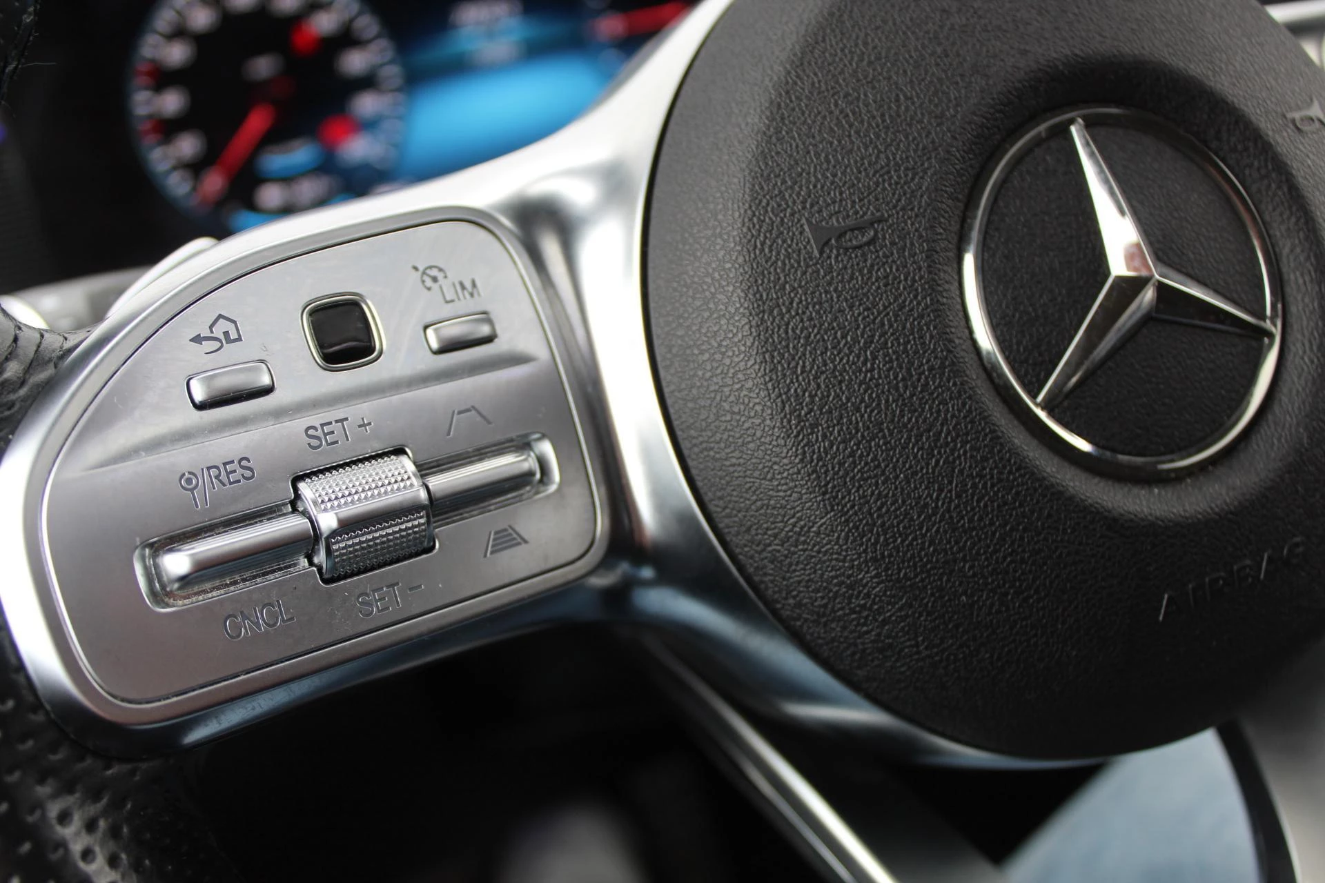 Hoofdafbeelding Mercedes-Benz EQC