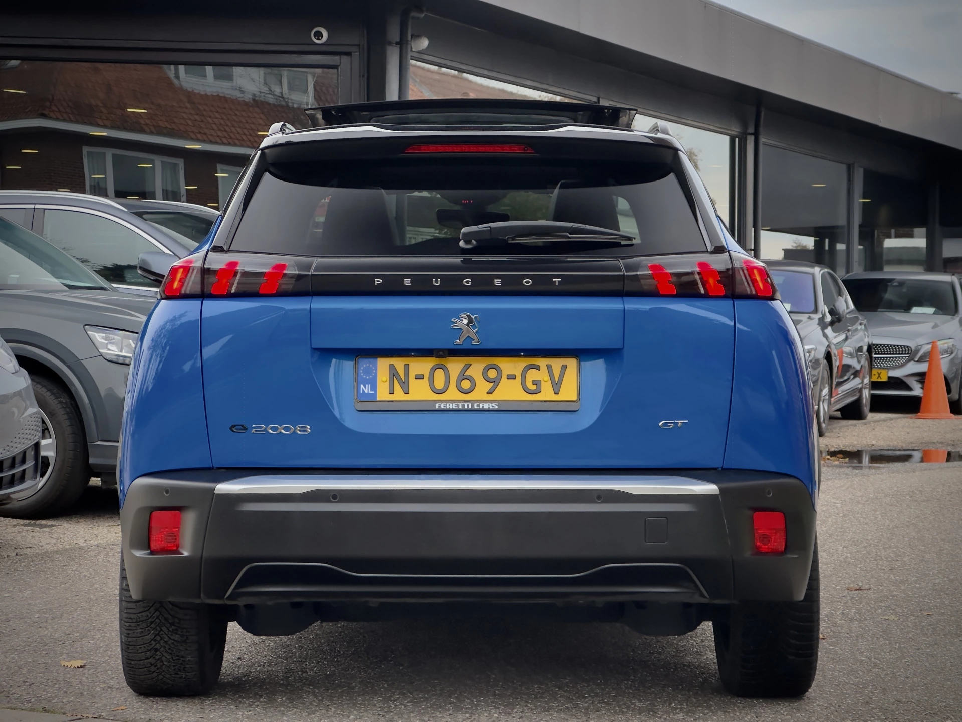 Hoofdafbeelding Peugeot e-2008