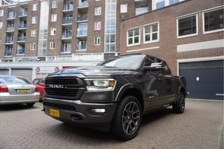 Dodge Ram Pick-Up 1500 5.7 V8 4x4 Crew Cab Laramie LUCHTVERING PANO AppleCarplay Adaptieve cruise Lane Departure Stuurcorrectie Nederlandse auto Harman Kardon