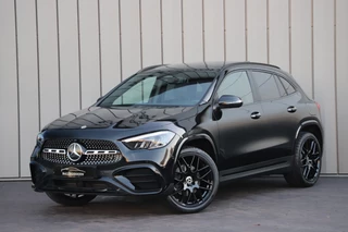 Hoofdafbeelding Mercedes-Benz GLA Mercedes-Benz GLA 250 e Star Edition AMG Aut8 | 218PK | Keyles-go | Pano | ACC | Stuurverw. | Stoelverw. | Sfeerverlichting | 2023.