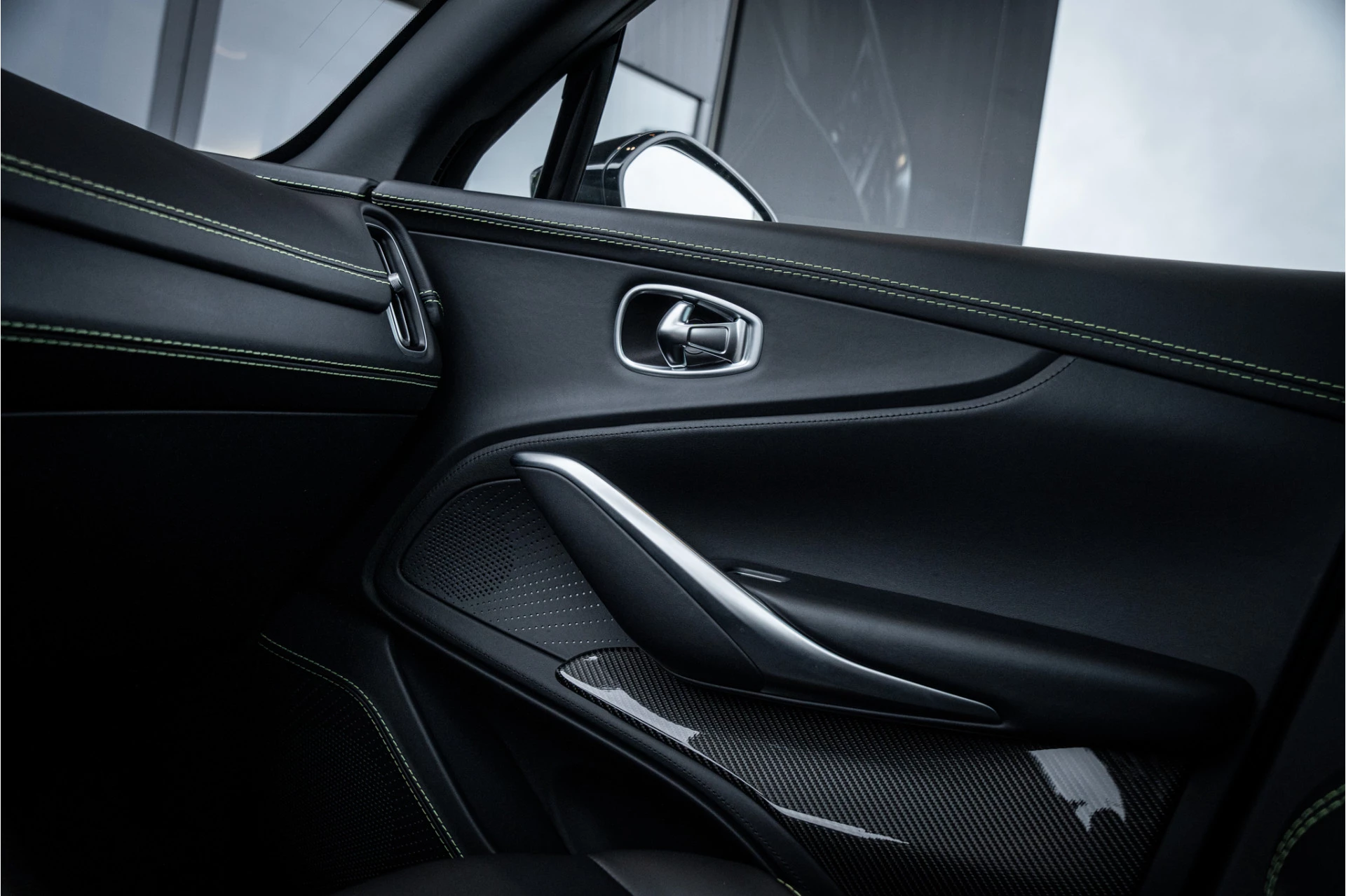 Hoofdafbeelding Aston Martin DBX