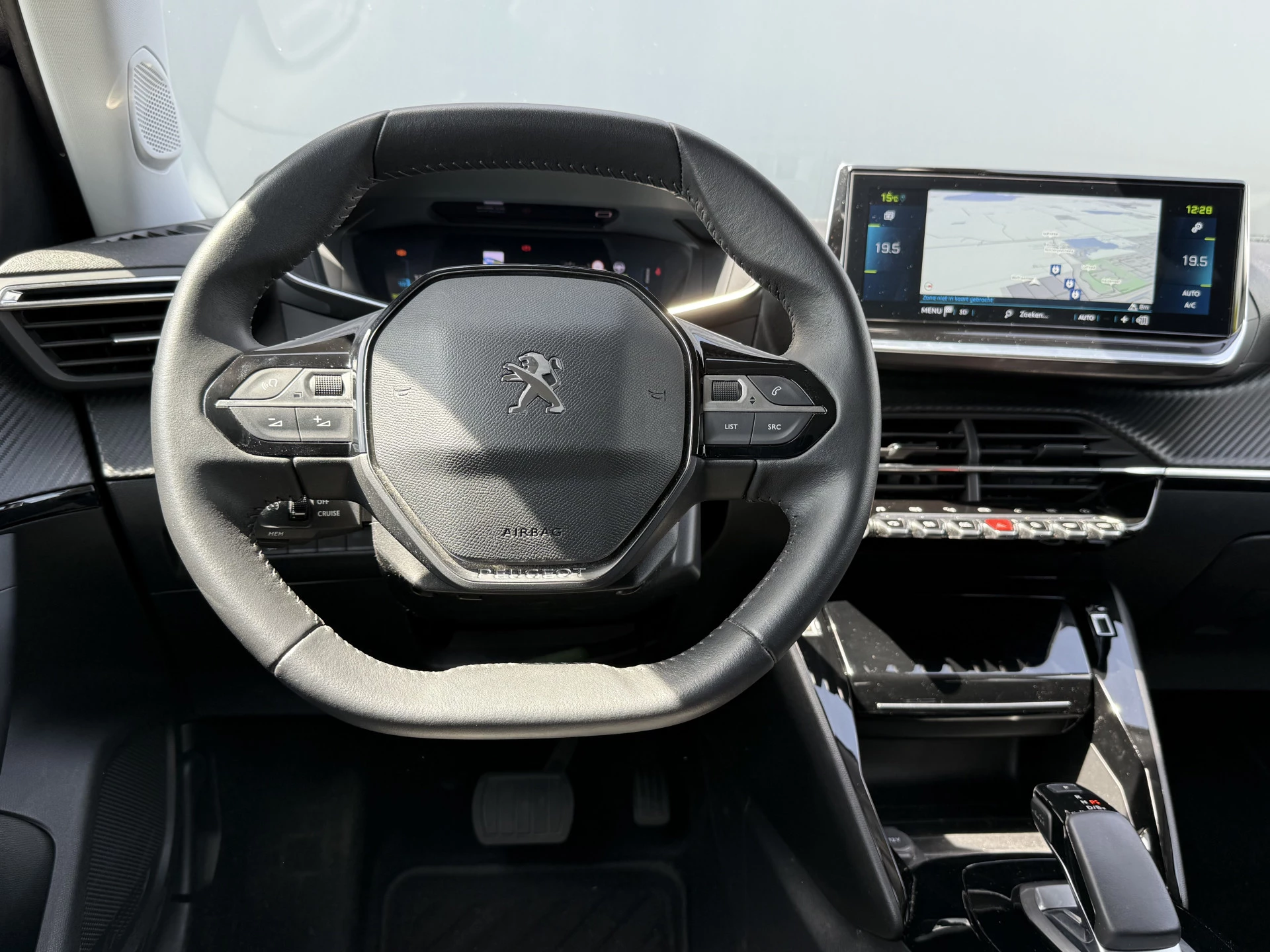 Hoofdafbeelding Peugeot e-2008