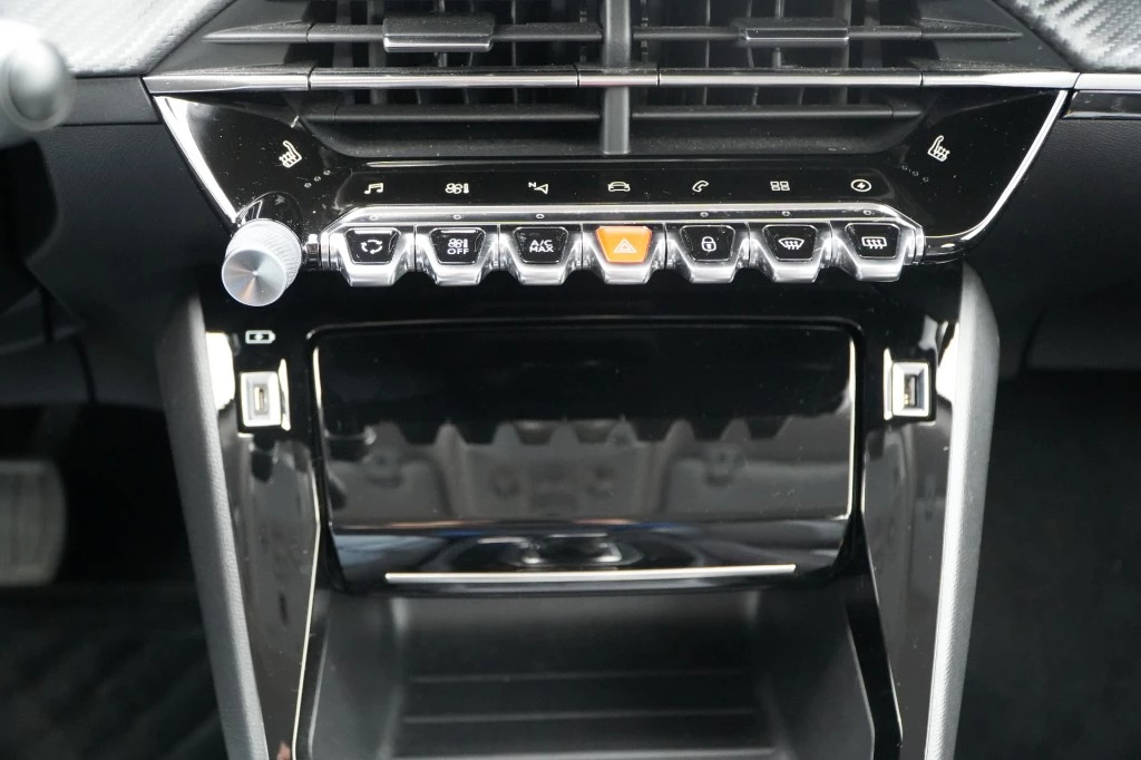 Hoofdafbeelding Peugeot e-2008