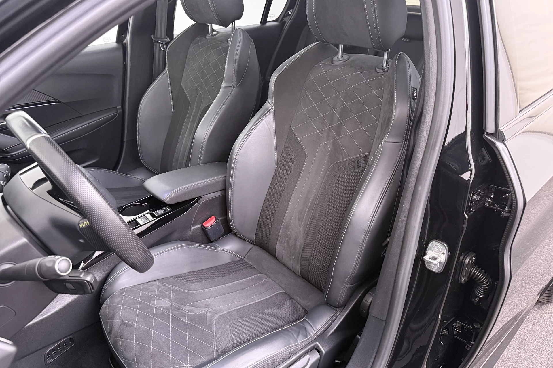 Hoofdafbeelding Peugeot e-208