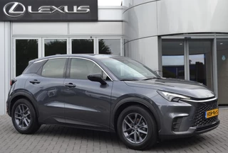 Hoofdafbeelding Lexus LBX Lexus LBX 2WD STOELVERW STUURVERW PARK-SENSOR BLIND-SPOT CARPLAY LENDESTEUN