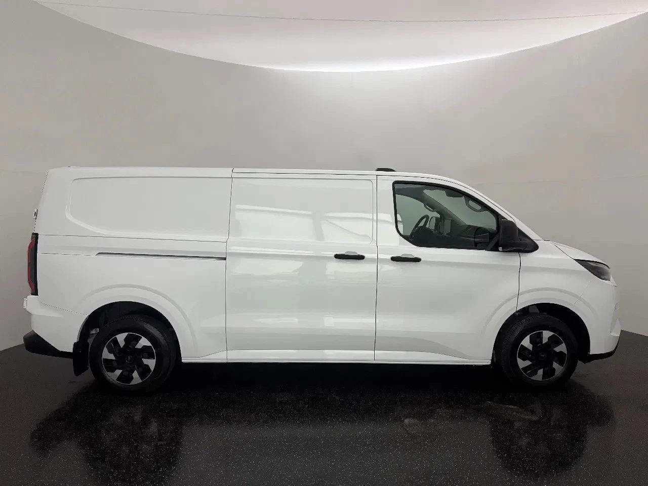 Hoofdafbeelding Ford E-Transit Custom