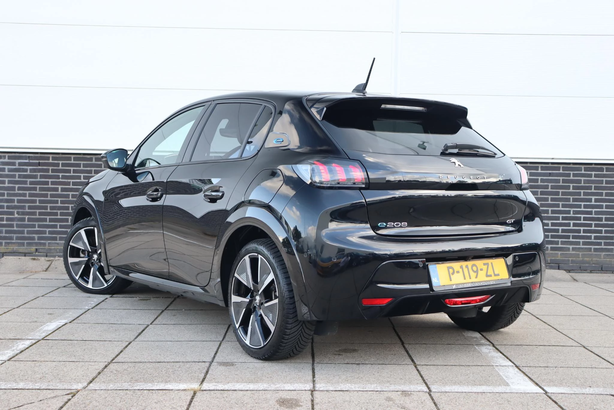 Hoofdafbeelding Peugeot e-208