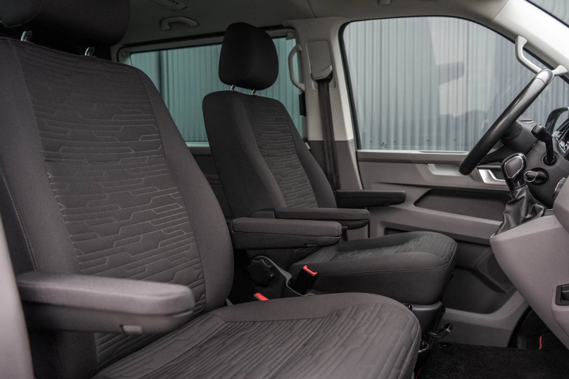 Hoofdafbeelding Volkswagen Carravelle | Automaat | Led | Camera | Carplay | Navi | Zijschuifdeur R+L | Adapt.Cruise | Trekhaak