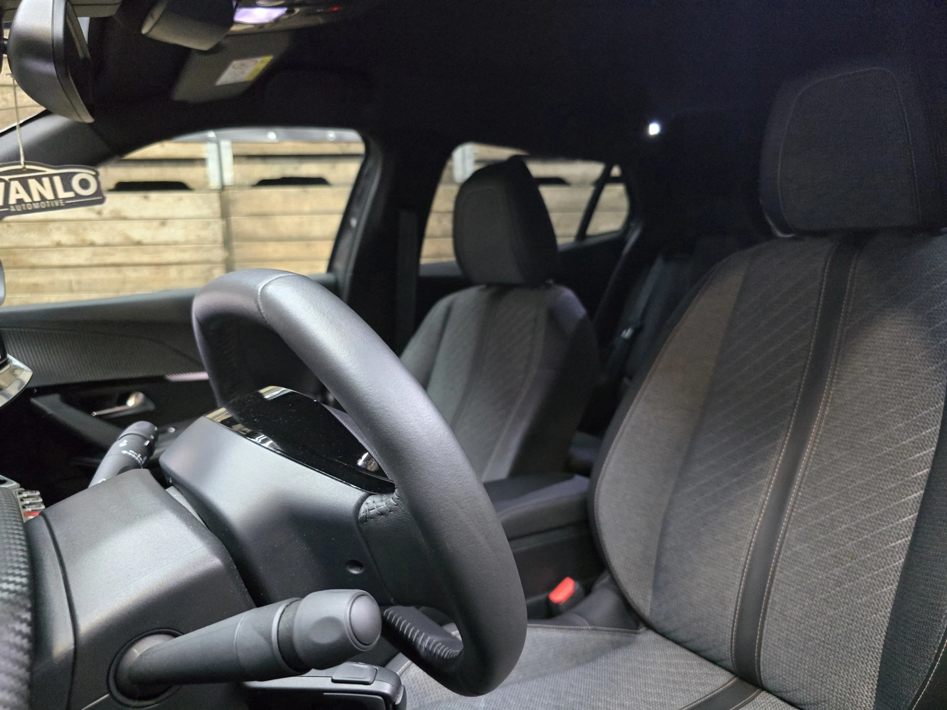 Hoofdafbeelding Peugeot e-2008