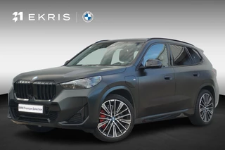 BMW X1 xDrive30e | M Sport Pro | Trekhaak | Schuif-kanteldak | Head-up| Harman Kardon | Driving Assistant Professional | Rondomzicht camera's | Elektrische stoelen met geheugen | 20 Inch