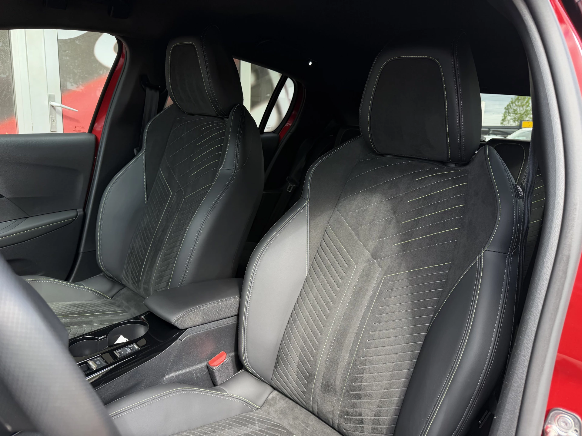 Hoofdafbeelding Peugeot e-208