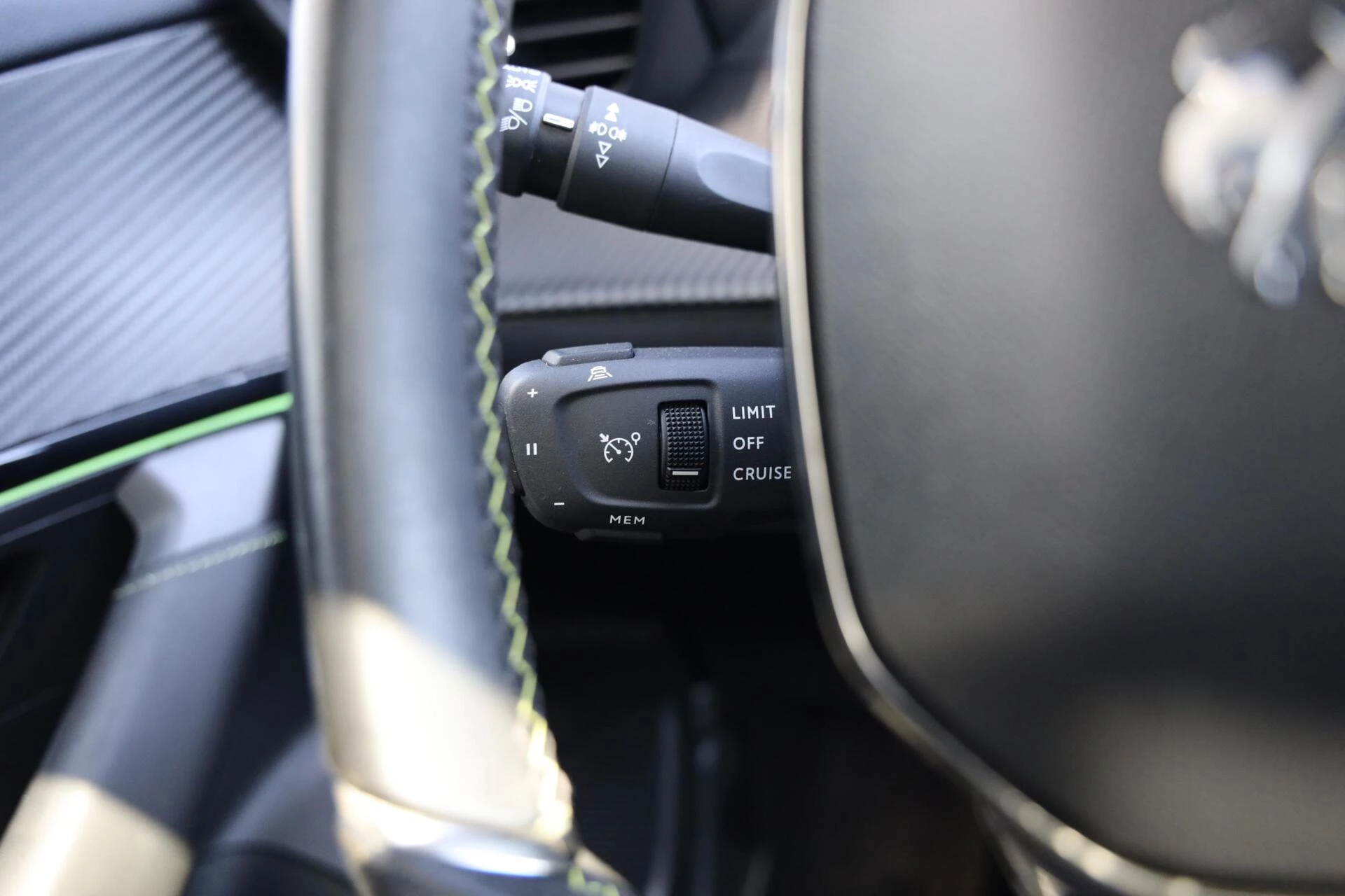 Hoofdafbeelding Peugeot e-2008