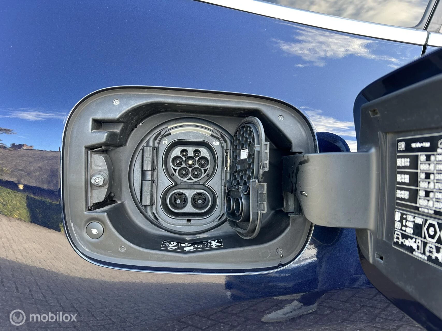 Hoofdafbeelding Mercedes-Benz EQC