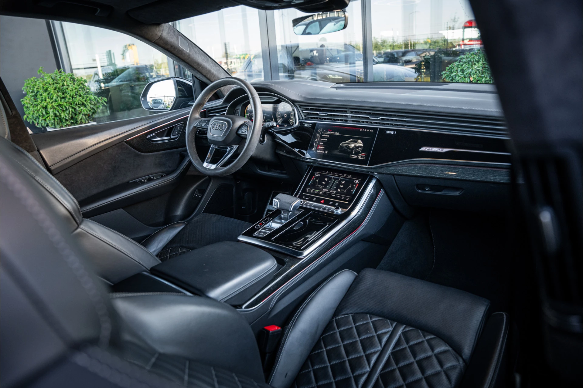 Hoofdafbeelding Audi Q8