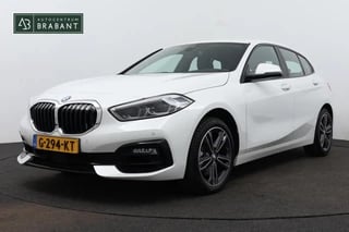 BMW 1-serie 118i Executive Edition Automaat (NAVIGATIE, DIGITALE TELLER, CARPLAY, PARKEERSENS, LED, 1e EIGENAAR, DEALER ONDERH)