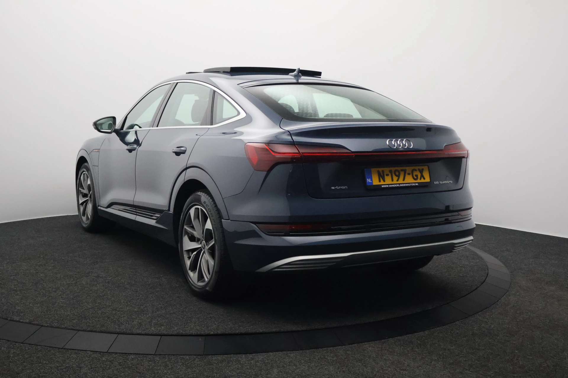 Hoofdafbeelding Audi e-tron