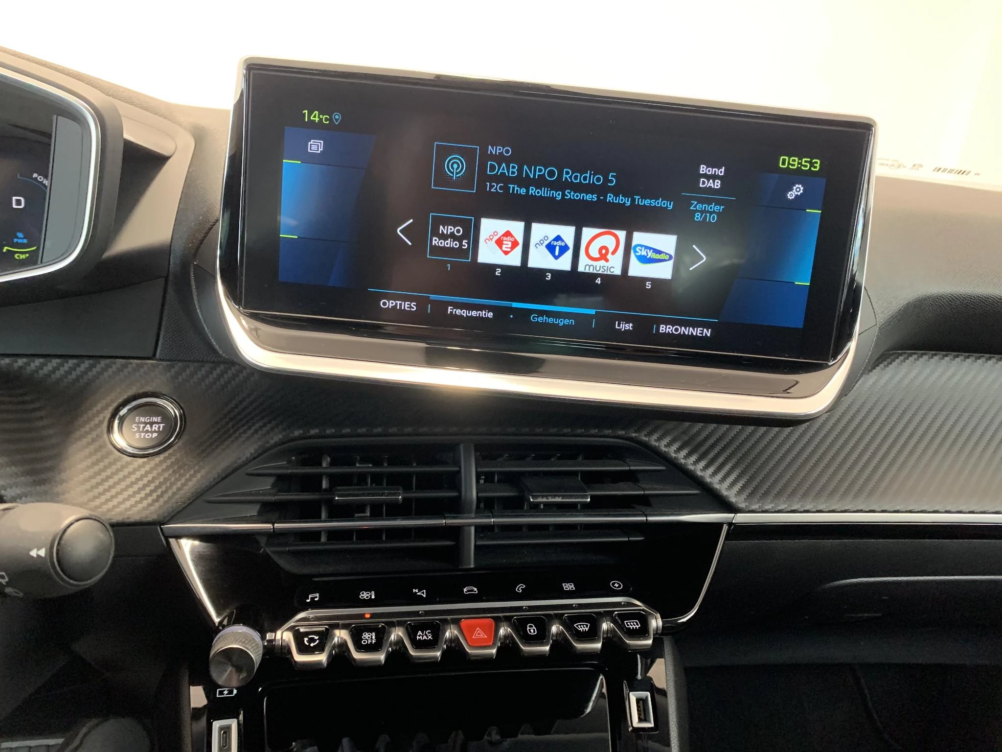 Hoofdafbeelding Peugeot e-2008