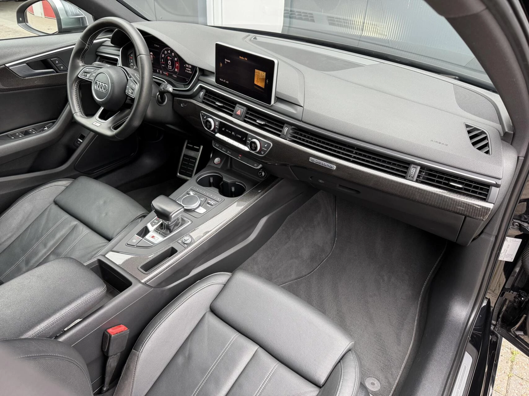 Hoofdafbeelding Audi S4