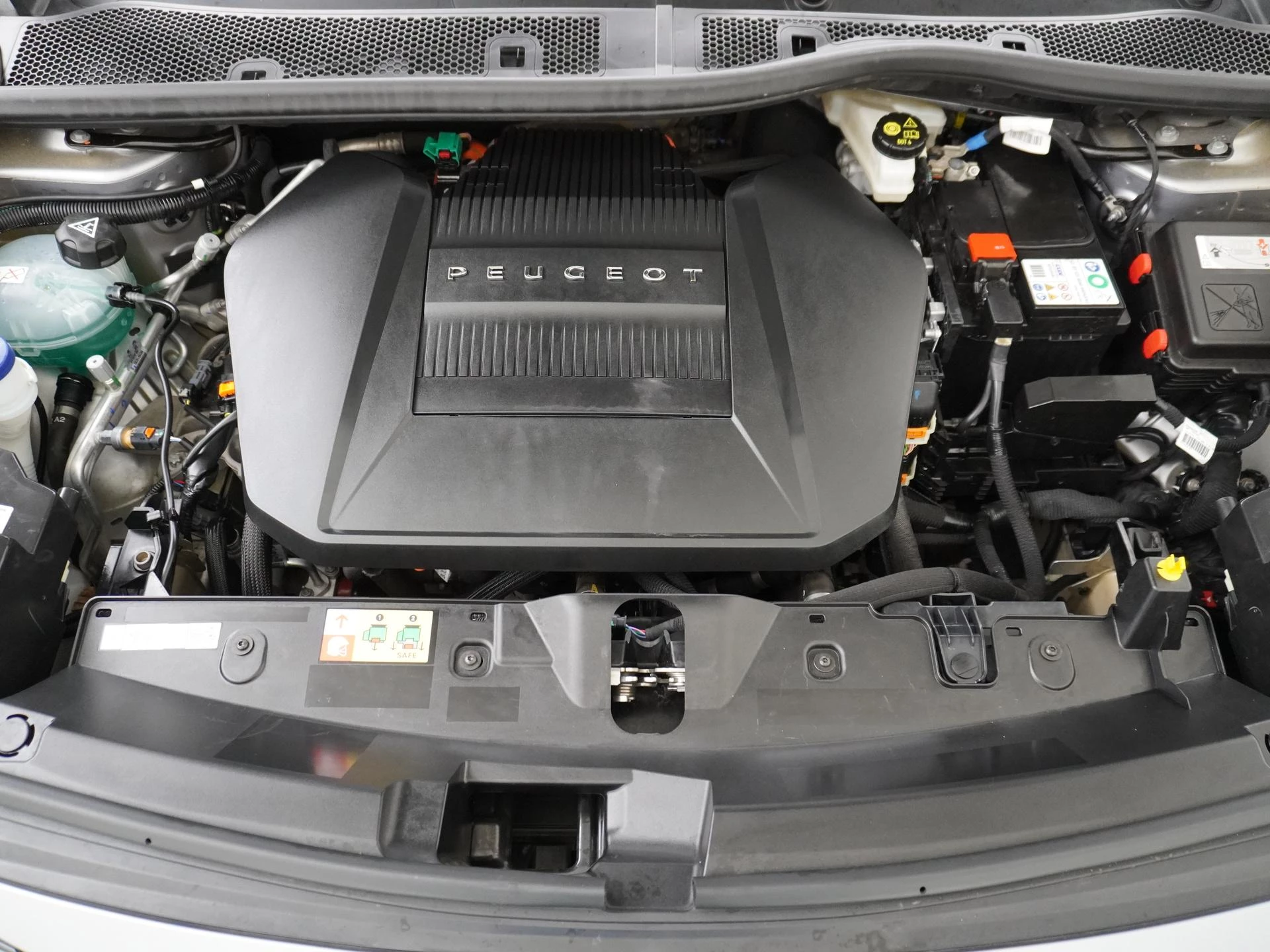Hoofdafbeelding Peugeot e-2008