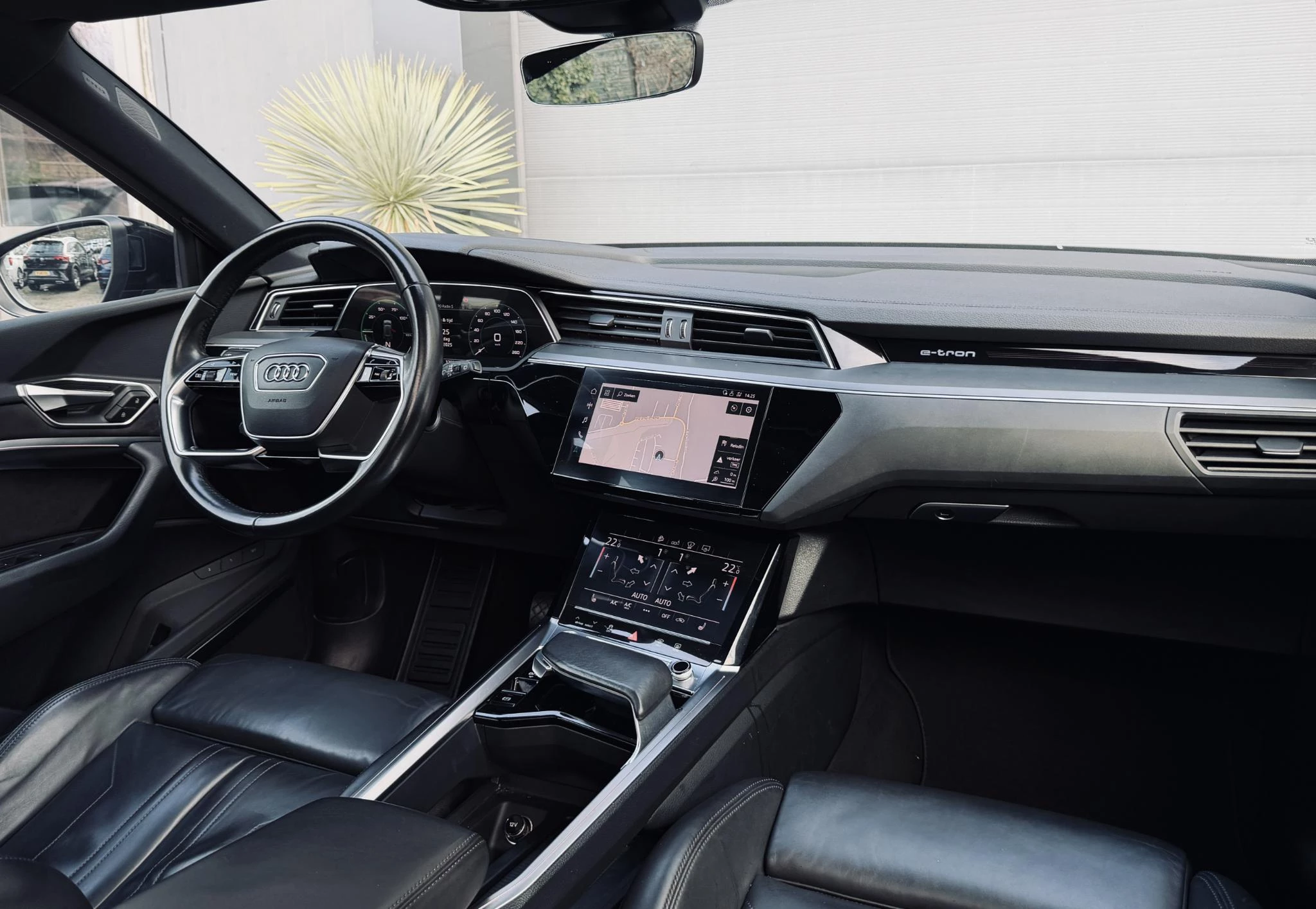 Hoofdafbeelding Audi e-tron