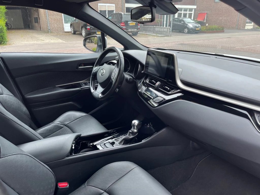 Hoofdafbeelding Toyota C-HR