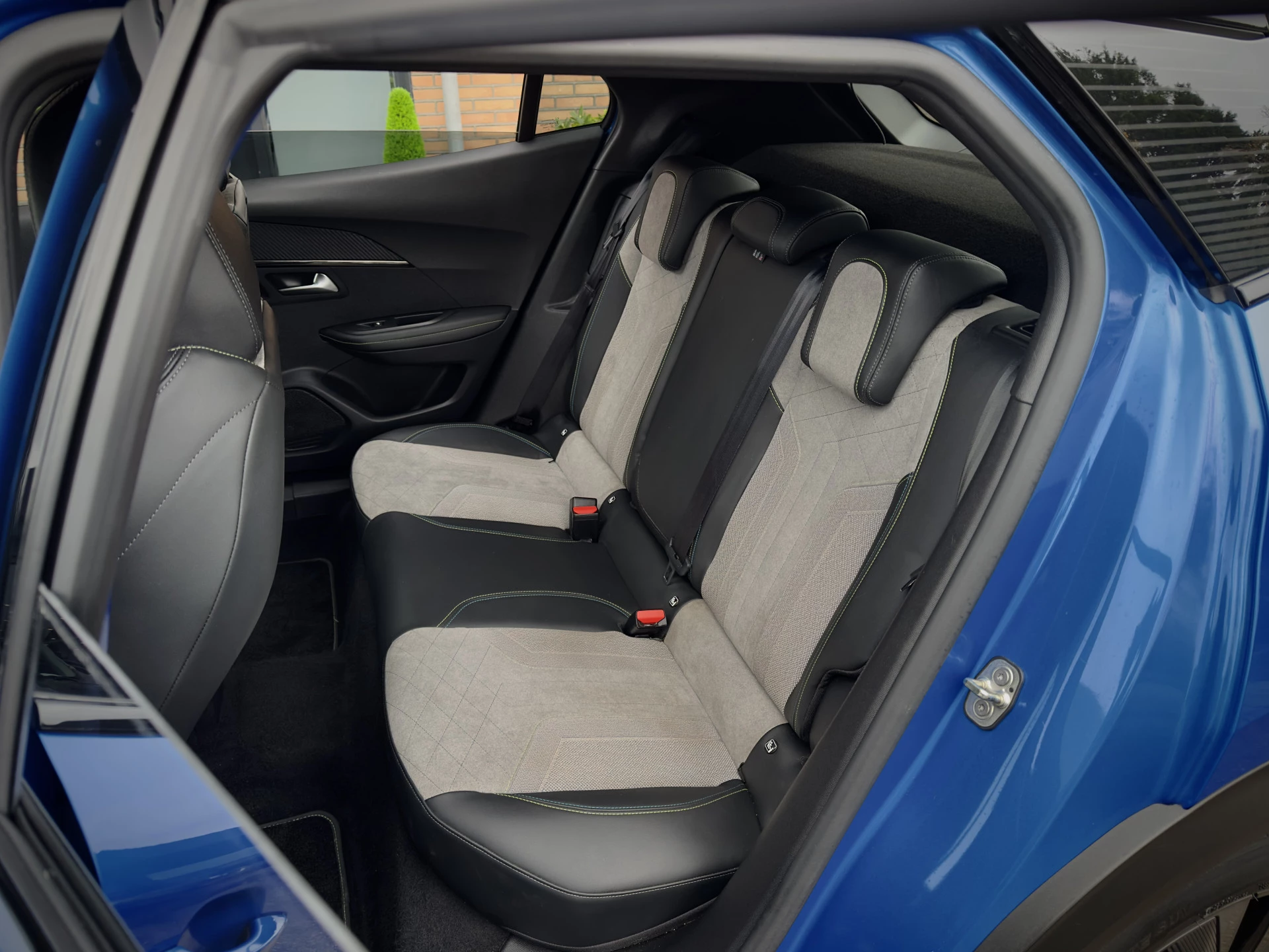 Hoofdafbeelding Peugeot e-2008