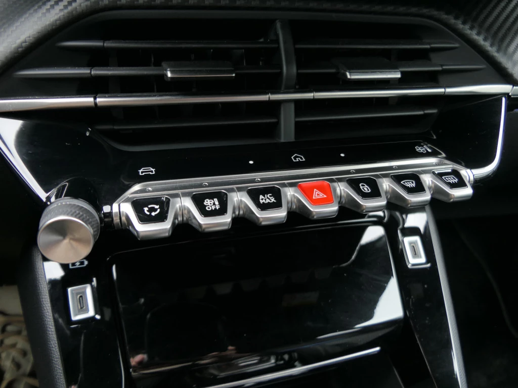 Hoofdafbeelding Peugeot e-2008