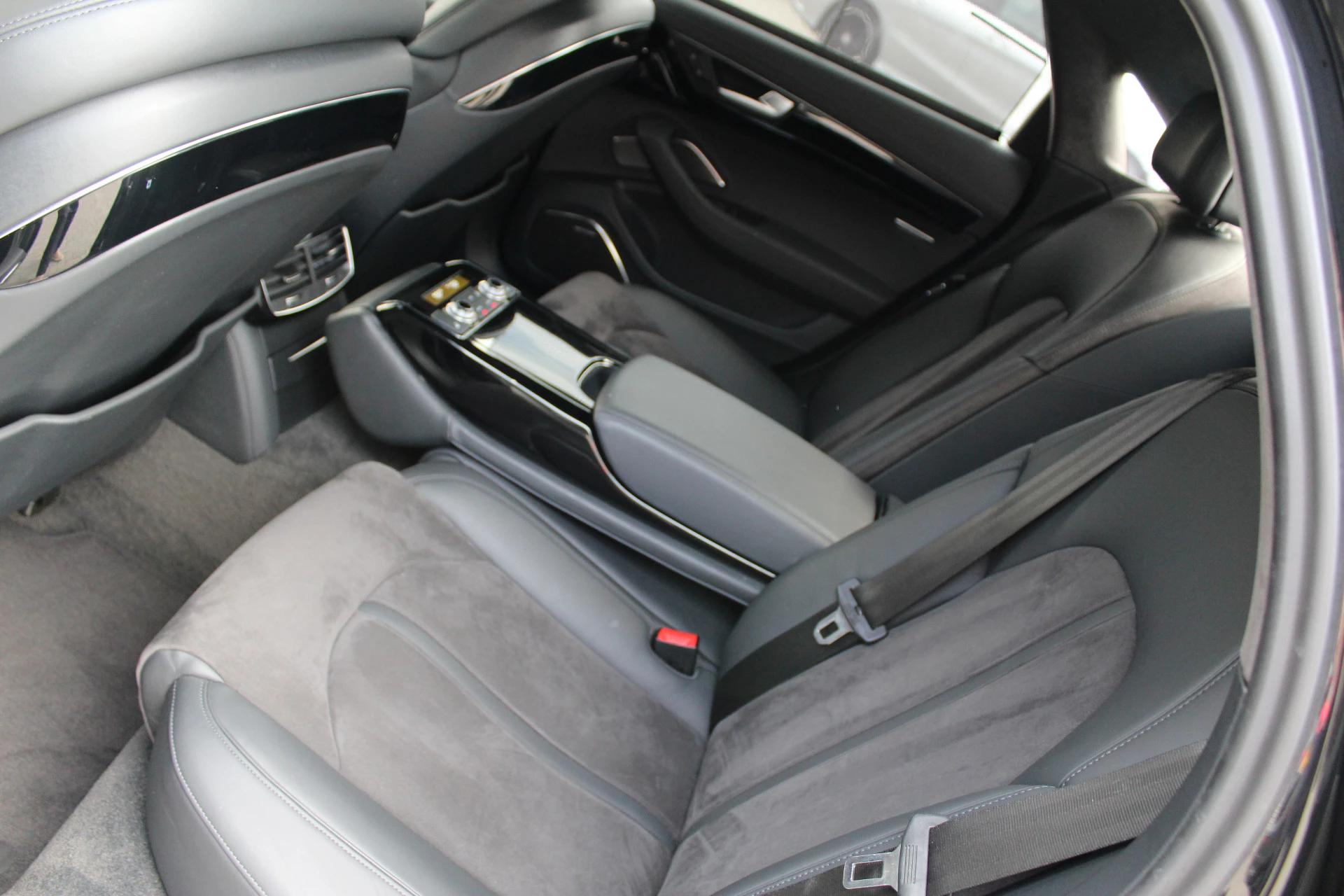 Hoofdafbeelding Audi A8