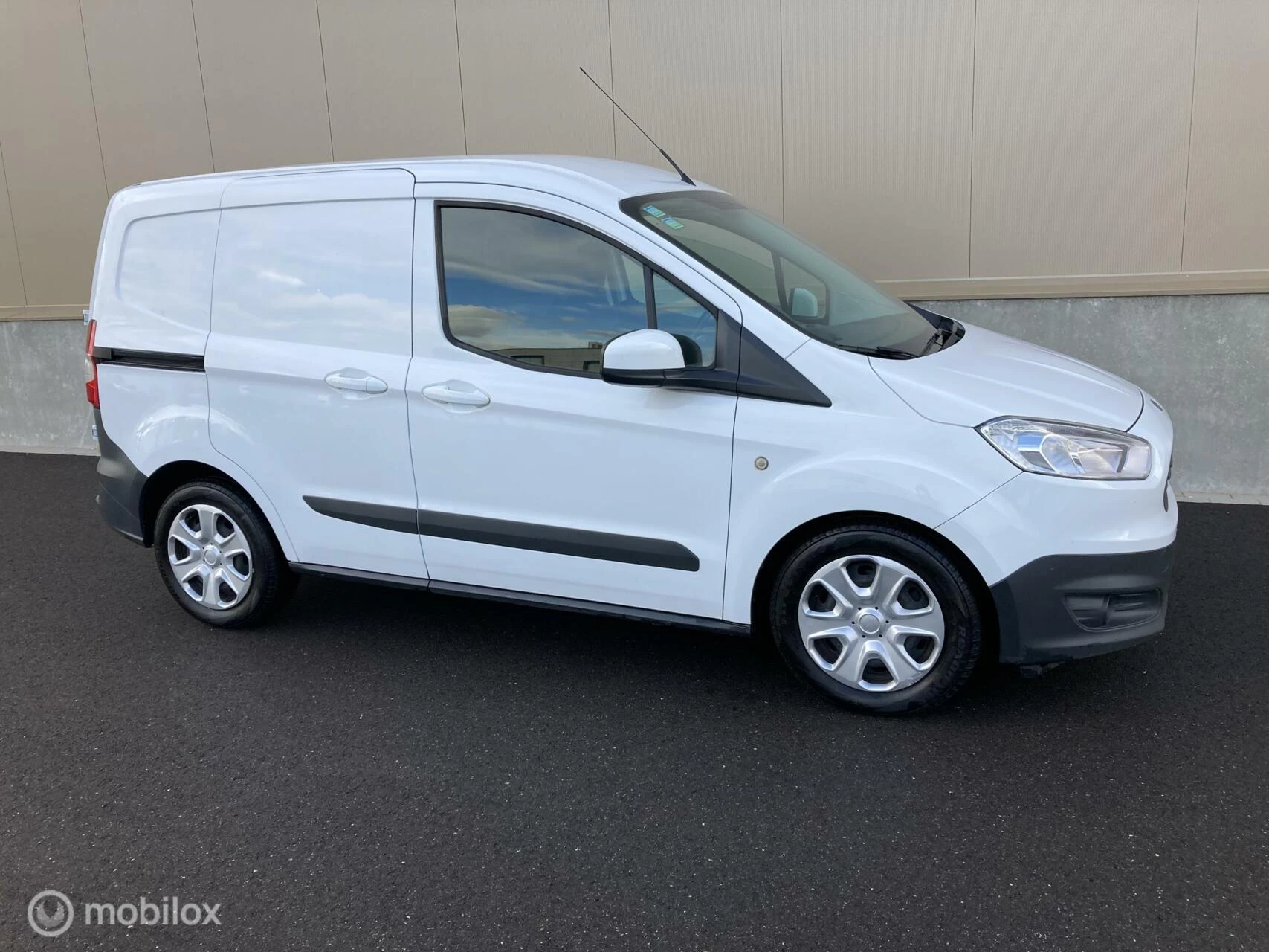 Hoofdafbeelding Ford Transit Courier