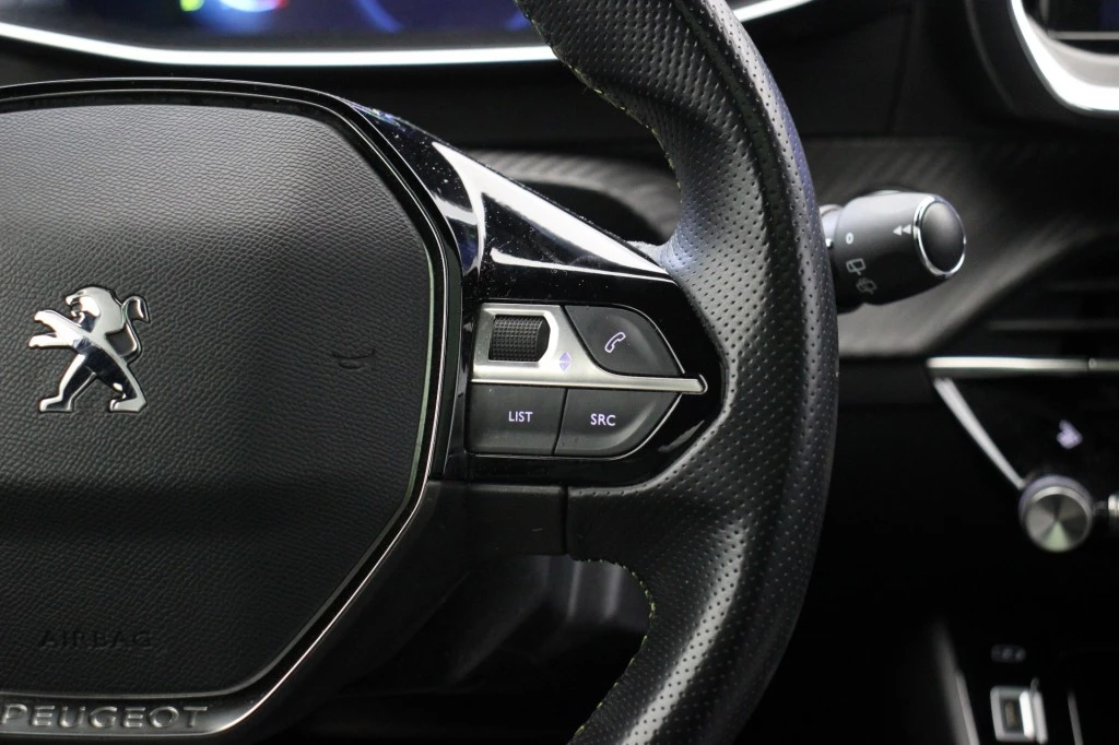 Hoofdafbeelding Peugeot e-2008