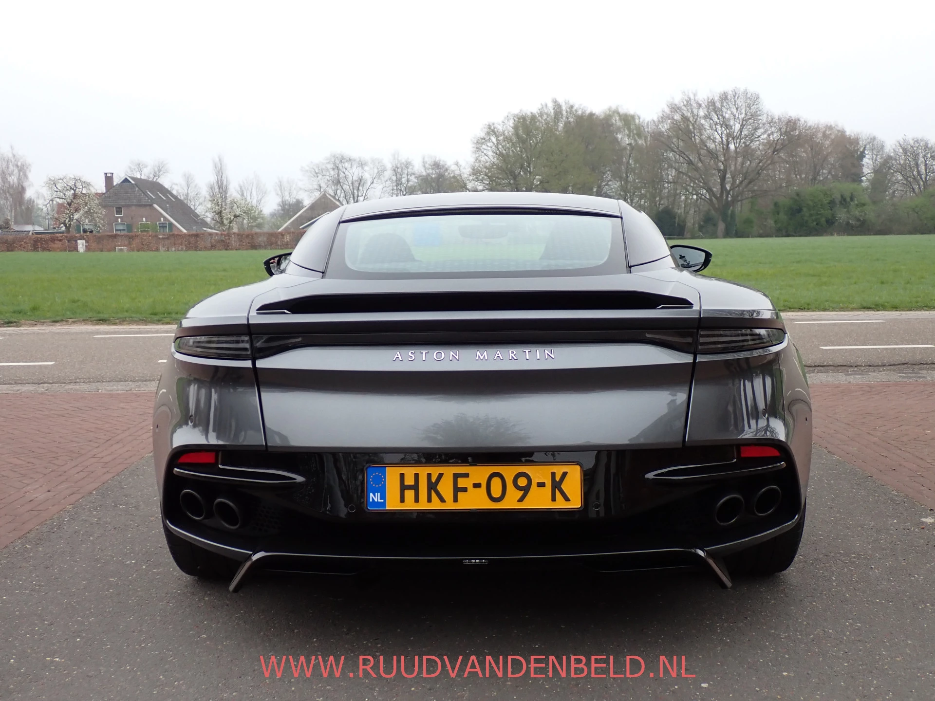 Hoofdafbeelding Aston Martin DBS