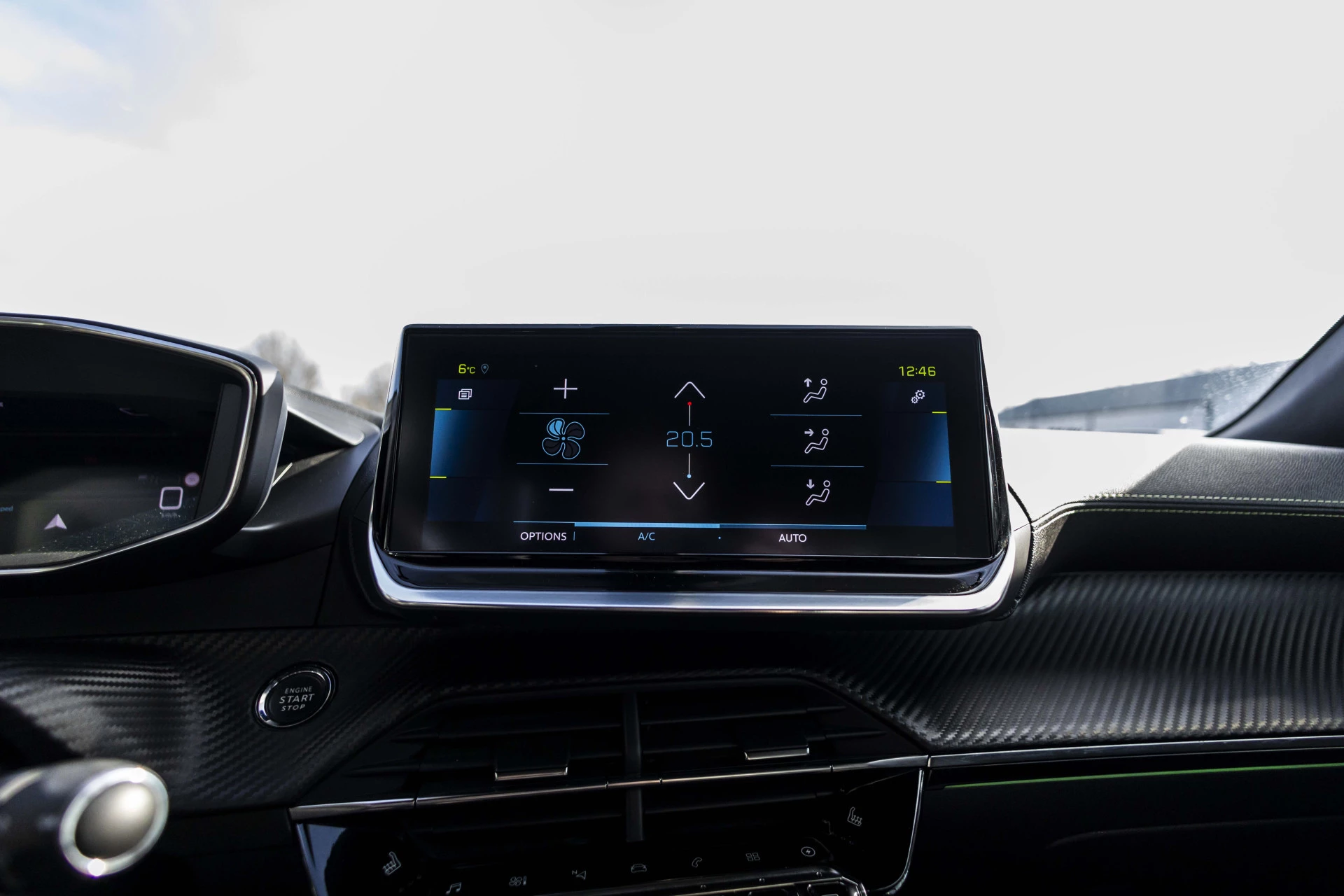 Hoofdafbeelding Peugeot e-2008