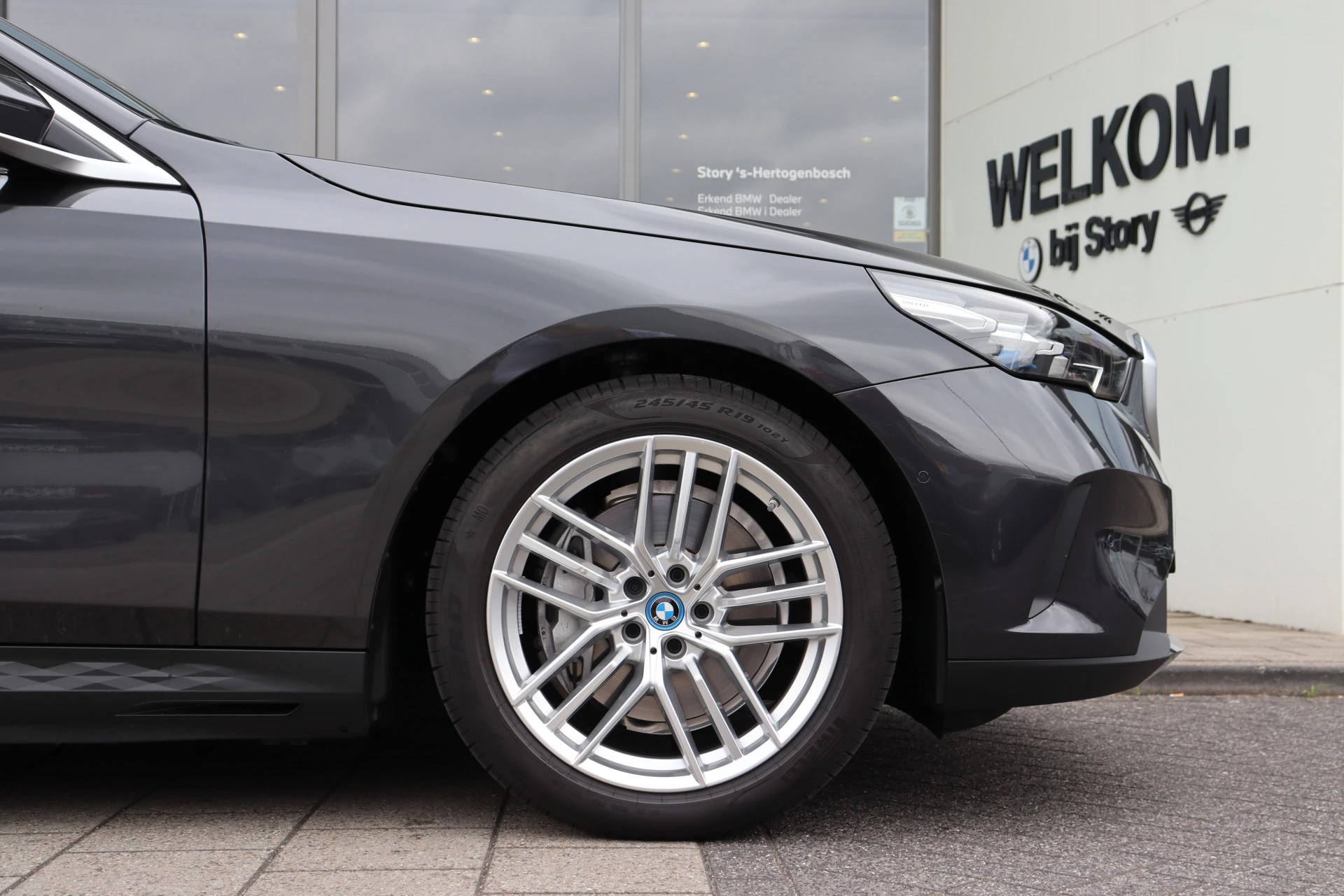 Hoofdafbeelding BMW i5