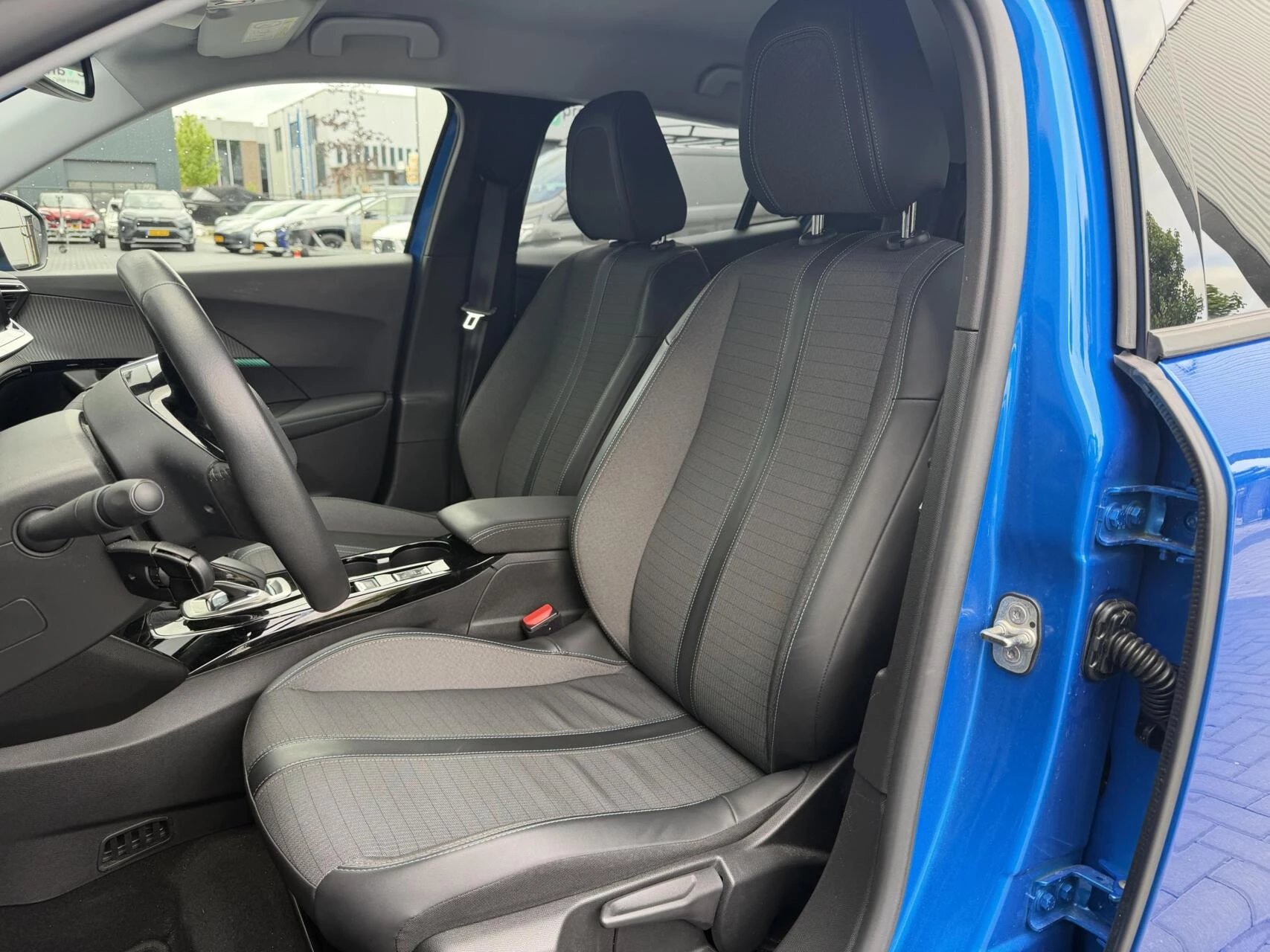 Hoofdafbeelding Peugeot e-2008