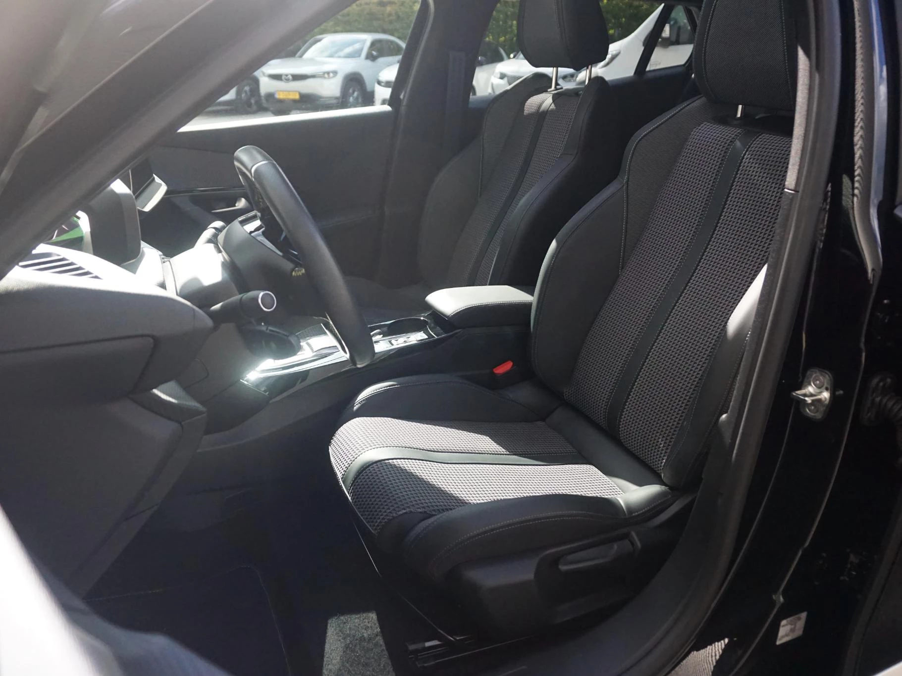 Hoofdafbeelding Peugeot e-2008