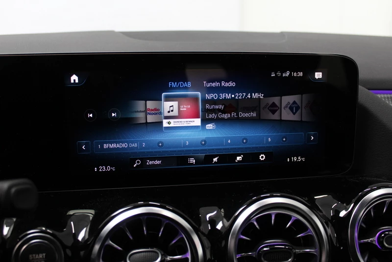 Hoofdafbeelding Mercedes-Benz EQA