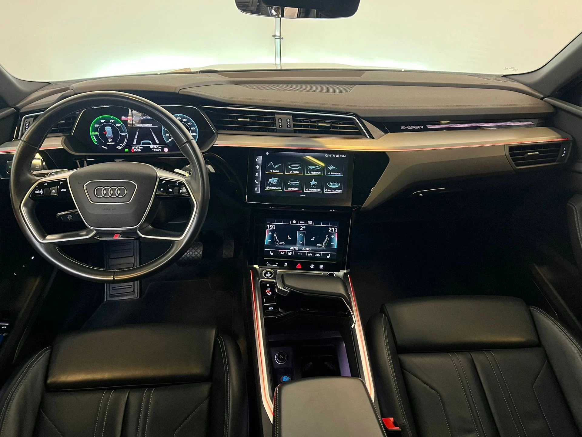 Hoofdafbeelding Audi e-tron