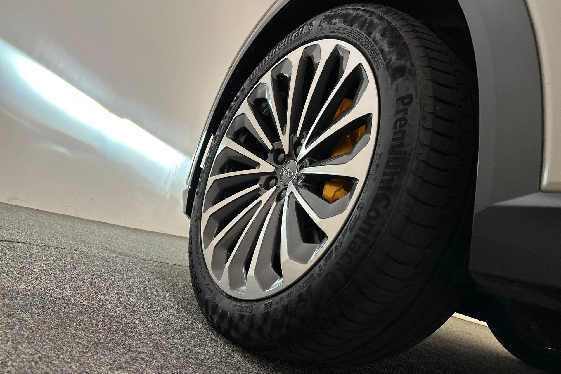 Hoofdafbeelding Audi e-tron