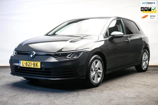 Hoofdafbeelding Volkswagen Golf Volkswagen Golf 1.0 eTSI Life Automaat ORG NL [ Sfeerverlichting Full LED Virtual Carplay Adaptive Cruise Parkeersensoren ]